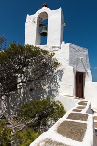 île de Serifos; île des Cyclades, monastère des Taxiiarques